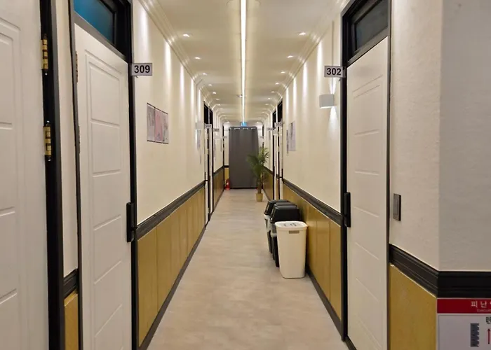Urban Ks Hotel 2*